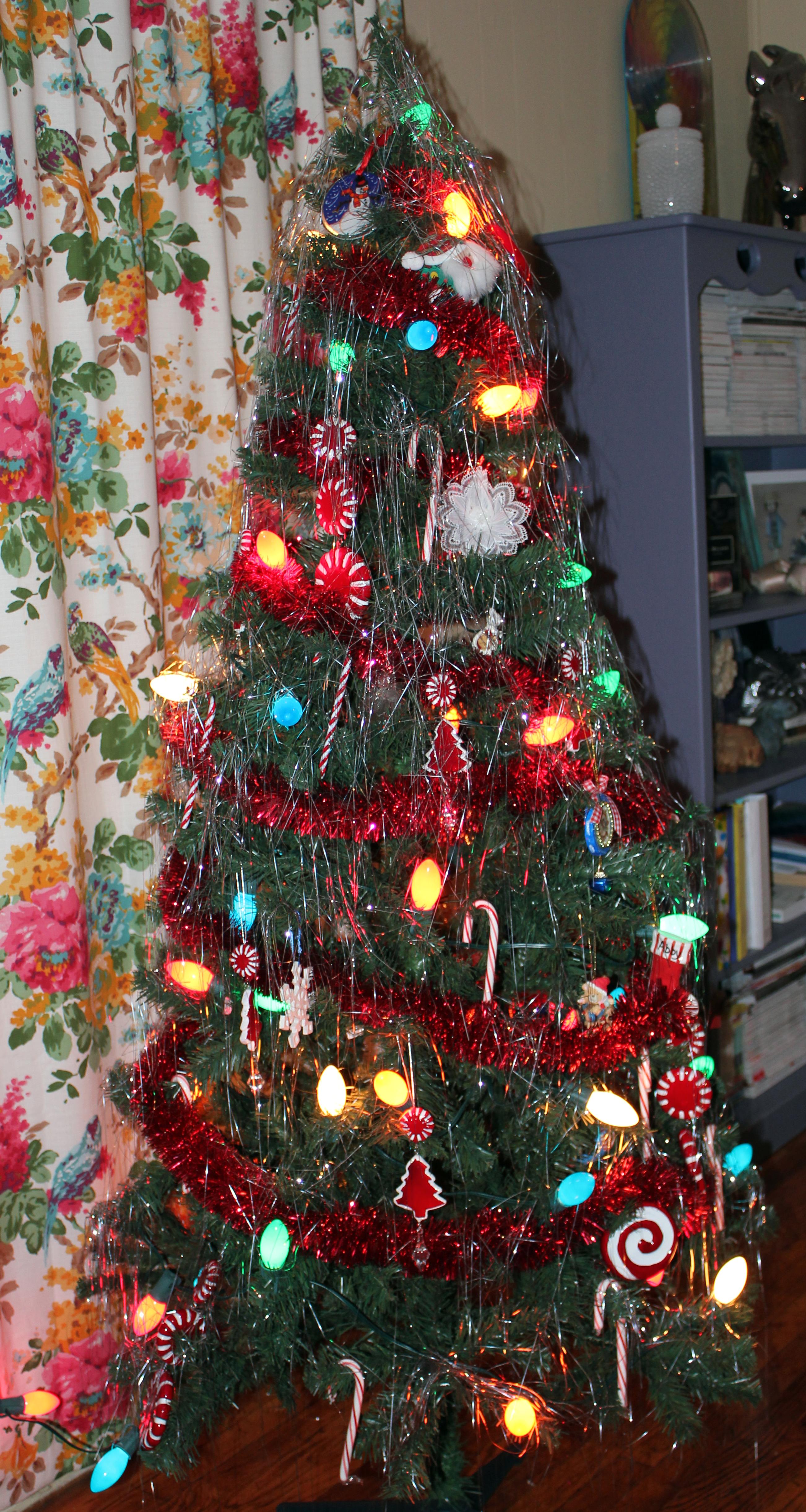 VIP Home: A Tree in a Bag + DIY Ornaments & more!