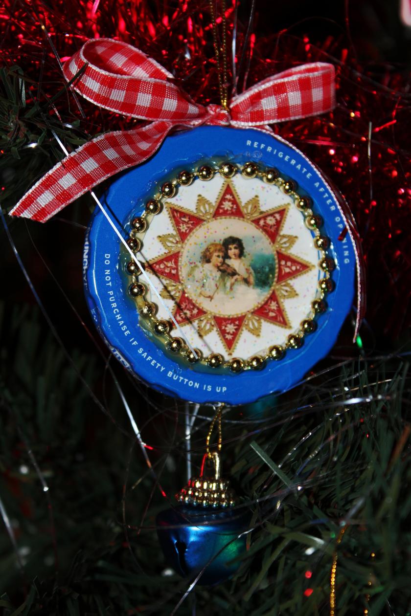 This fabulous ornament was handmade by my jewelry-making friend Heather O'Cain of BluKatDesign! 