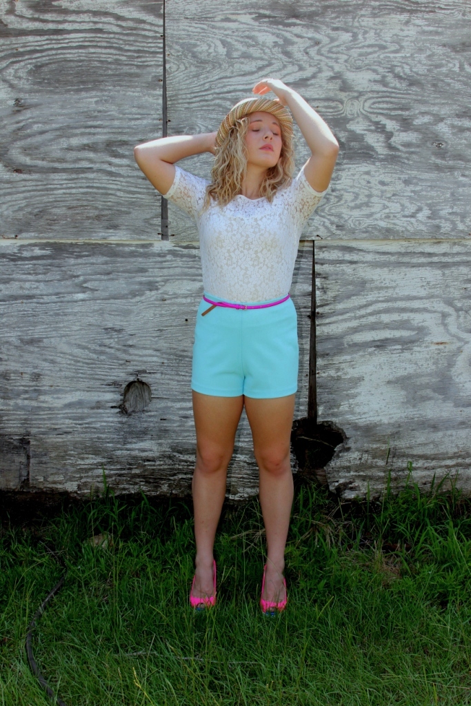 This outfit is from 2013, and it was featured in my column for a newspaper I was working for at the time. To this day, those bright vintage shorts are still one of my favorite pieces in my closet *wink*